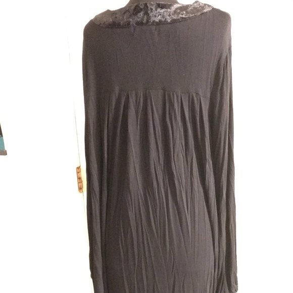 Black dress with velvet trim & pockets! - Picture 2 of 4